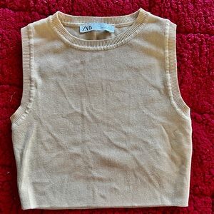 Bundle of 2 Zara size S basic beige & black crop tops.